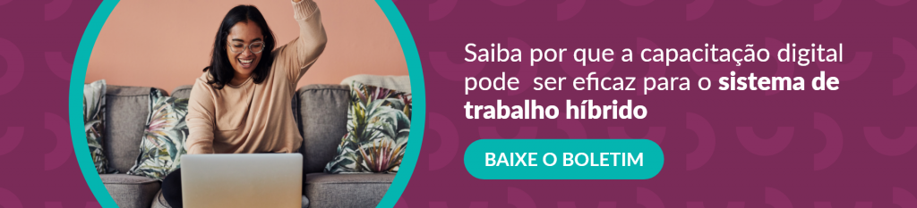 banner roxo, com mulher negra vestindo blusa marrom e óculos na esquerda, sentada em um sofá com um notebook no colo, sorrindo e comemorando com os braços para cima, do lado direito os dizeres "saiba por que a capacitação digital pode ser eficaz para o sistema de trabalho híbrido, baixe o boletim"