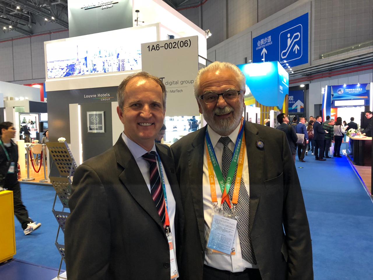 Luiz Alberto Ferla com o Embaixador Roberto Jaguaribe, presidente da APEX